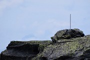 78 Zoom sulla cima rocciosa del Ponteranica occ.